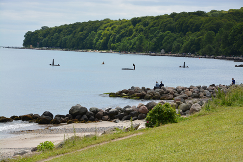 (Three floating Anchors)
4 x 3 x 2,8 m, Styrofoam, metal, line-x protection, paint and anchors
Made for the Sculptures by the Sea 2015