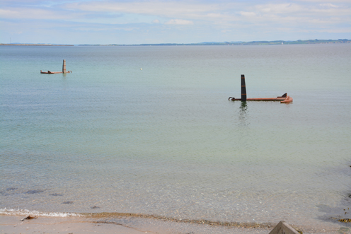 (Three floating Anchors)
4 x 3 x 2,8 m, Styrofoam, metal, line-x protection, paint and anchors
Made for the Sculptures by the Sea 2015