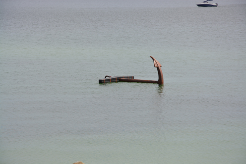 (Three floating Anchors)
4 x 3 x 2,8 m, Styrofoam, metal, line-x protection, paint and anchors
Made for the Sculptures by the Sea 2015