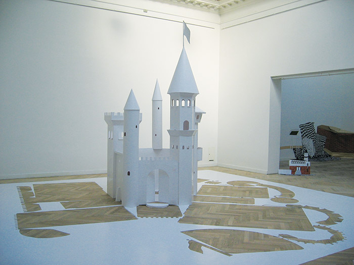 Cut and folded from one sheet of 350 gsm paper. 7,20 x 7,15 x 3,75 m </br>
Charlottenborg Udstillingsbygning’s Autumn exhibition, Copenhagen