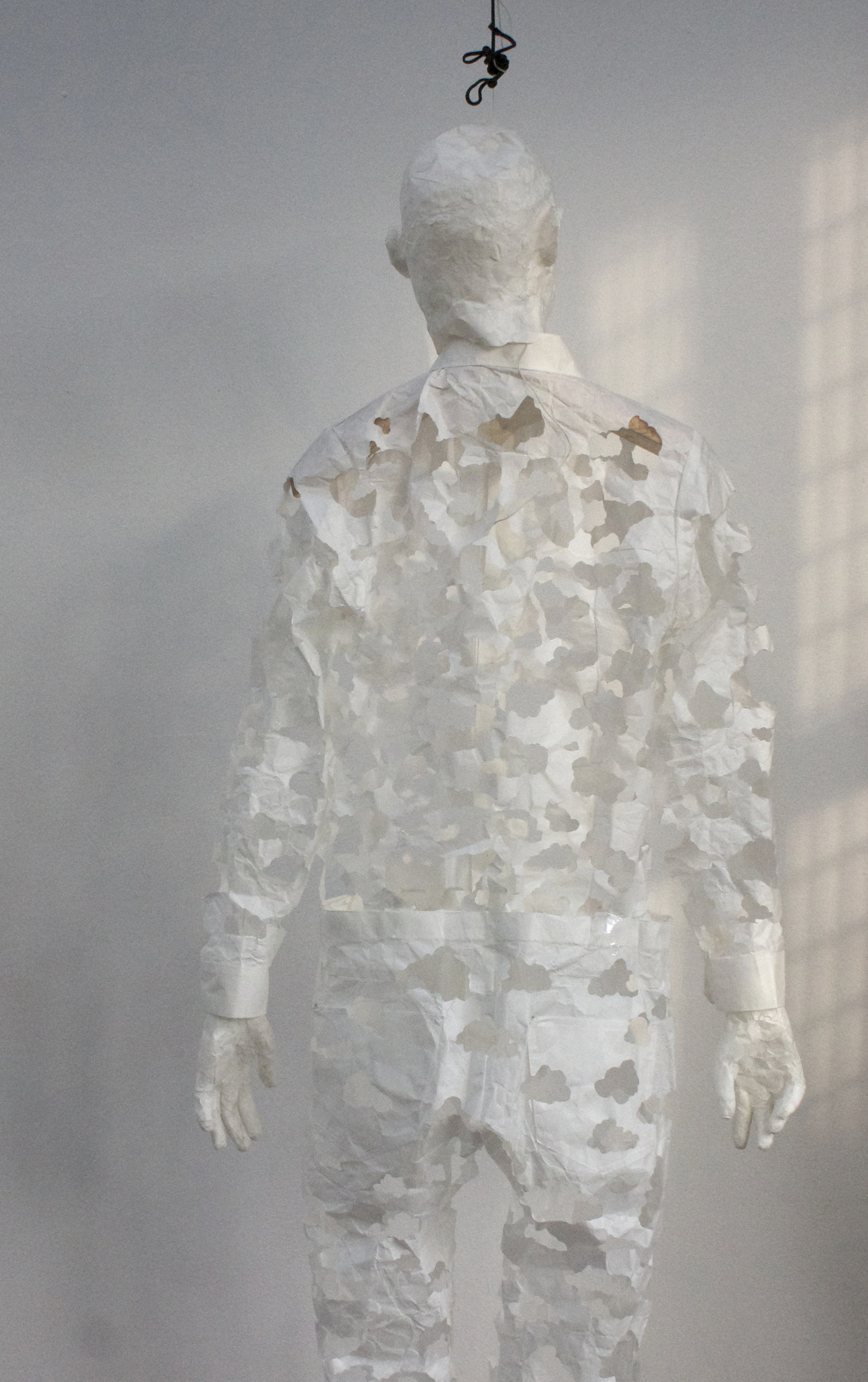 34g zairei Japanese paper, white thread and glue
176x43x32 cm