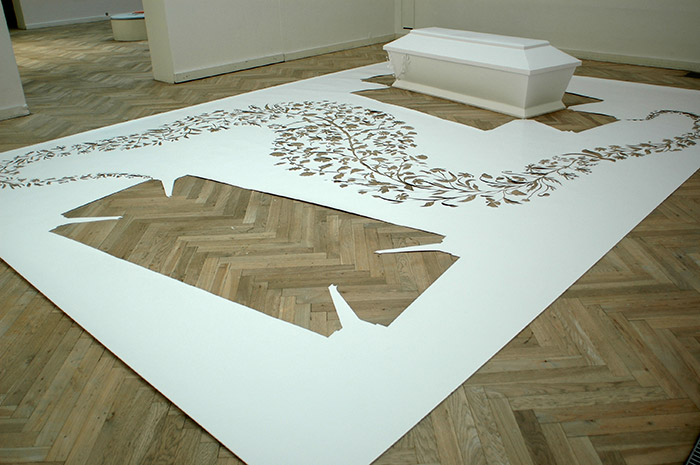 Cut and folded from one piece of 350 gsm paper, 7 m x 4,60 m x 0,9 m </br>
Transit 06, Charlottenborg Exhibition Hall, Copenhagen
