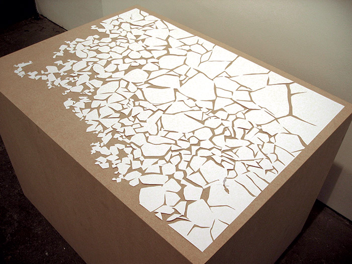 Acid free 115 gsm paper. 90 x 55 x 3 cm.