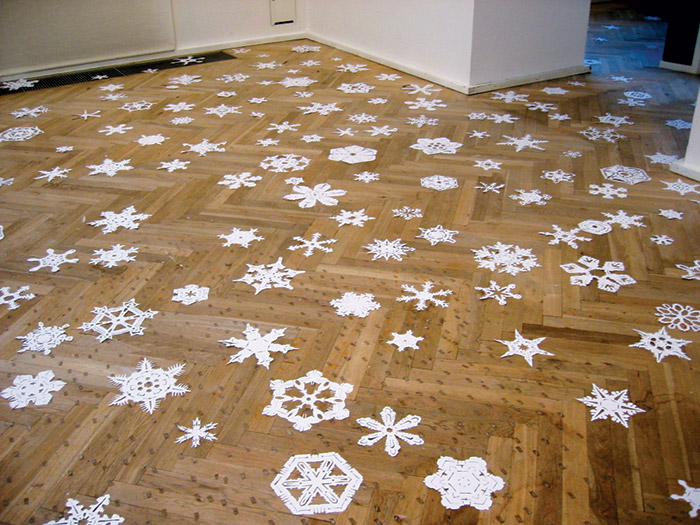 400 unique hand-cut snowflakes, variable sizes. 80 gsm acid-free copy paper.
</br>
Group exhibition From Dust to Dusk, Charlottenborg Exhibition Hall, Copenhagen.