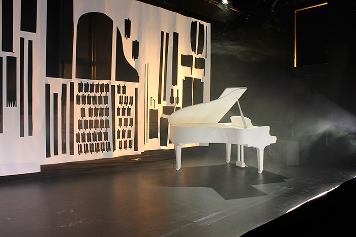 Mirrored copy of real piano used as stage design for the theatre concert Winterreise with music by Schubert. <br>
Drop paper and glue. 1,5 x 1,6 x 1,7 m