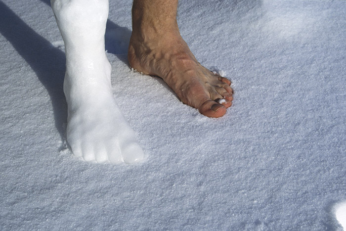 Light jet photo prints on PVC 70 x 100 cm. </br>
My foot and foot made of snow.</br>