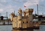 19_43floating-castle-3.jpg